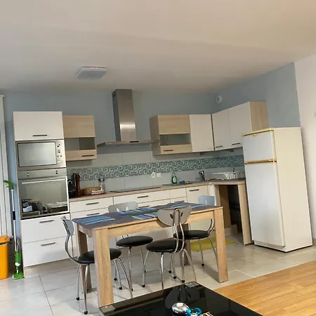 Charment F3 A 8 Min De La Gare A Pied Et 1 Min Du Centre Appartement *